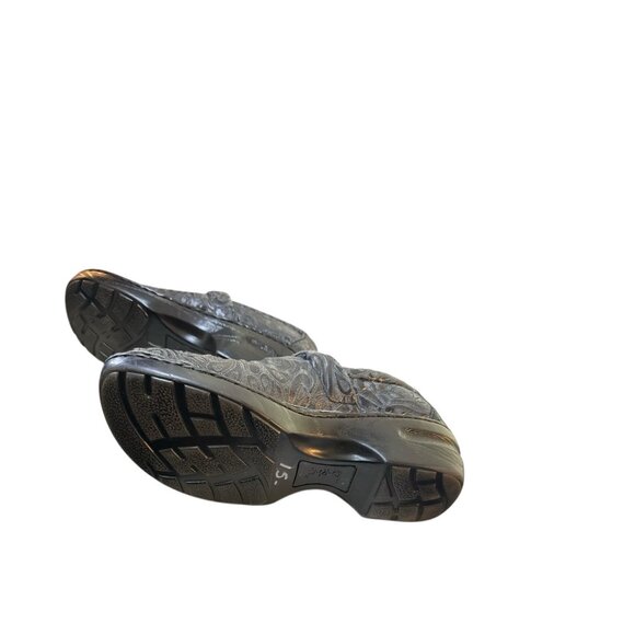 BOC Born Concept Peggy Clogs Paisley Gray Embossed Vegan Leather Size 10/42 EUC - Picture 4 of 7
